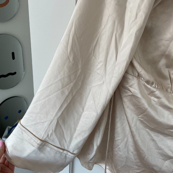 L'Academie Avena Wrap Satin Mini Dress Medium Ivory Long Sleeves Button Skirts - Picture 5 of 12